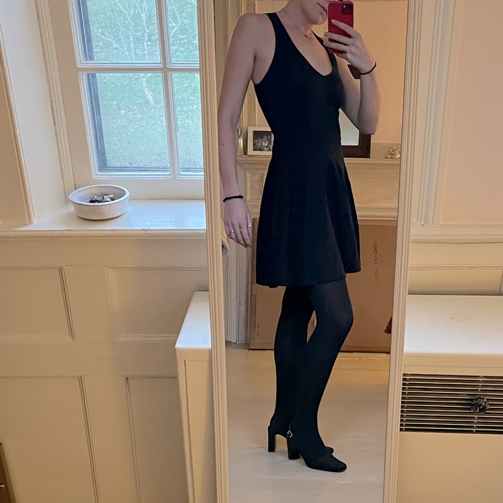Black v neck dress